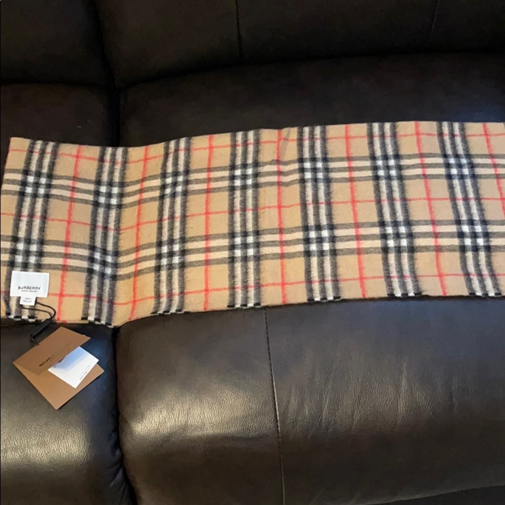 Burberry classic 100% cashmere infinity scarf